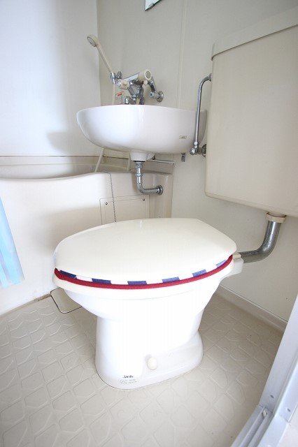 トイレ　同物件、別号室のものです。