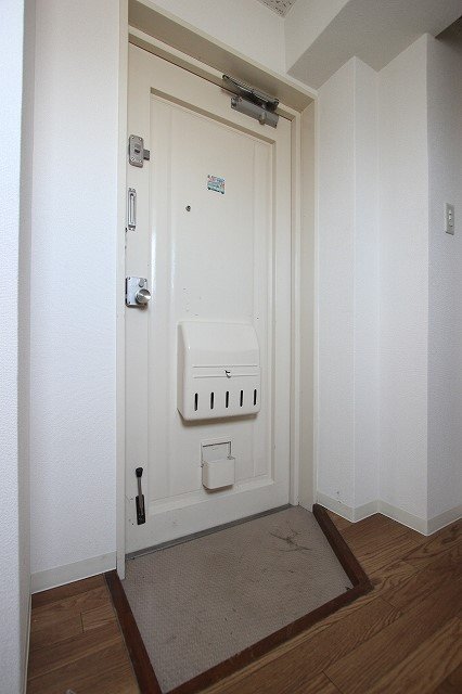 玄関　同物件、別号室のものです。