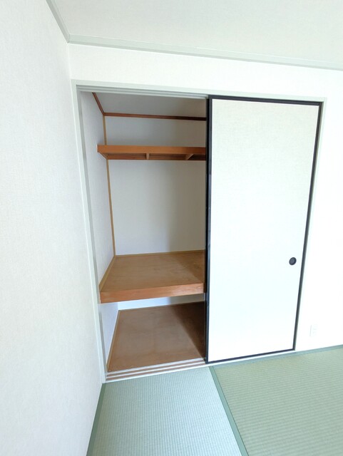 収納　押入