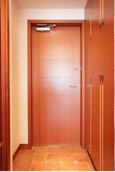 玄関　左右反転別部屋参考写真