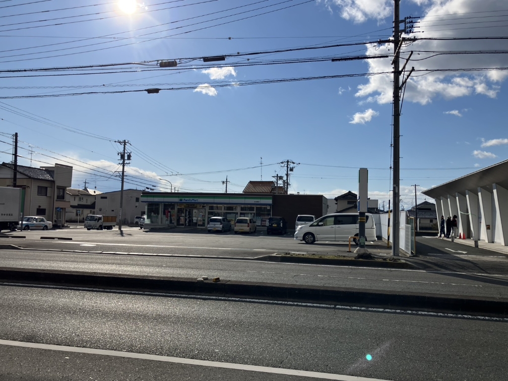 コンビニ　ファミリーマート柳町店（コンビニ）まで25m