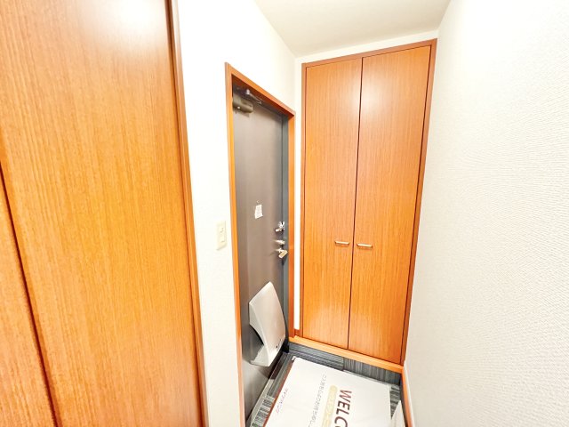 玄関　※別部屋参考写真