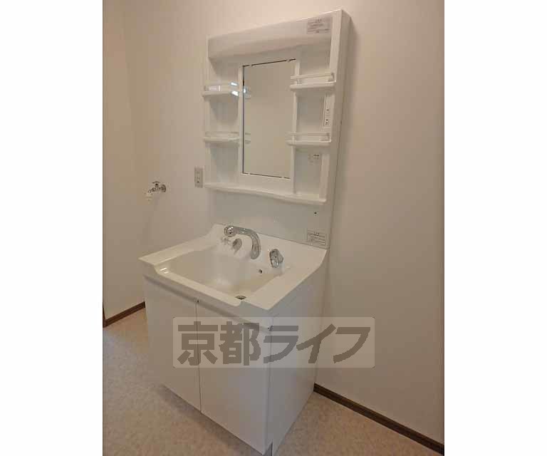 洗面設備　独立シャワー洗面台です。