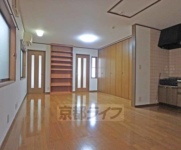 居室・リビング　１階と２階にそれぞれキッチン・トイレ・洗濯機置き場のあ...