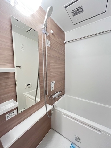 バス・シャワールーム　写真と現況が異なる場合は現況を優先いたします。