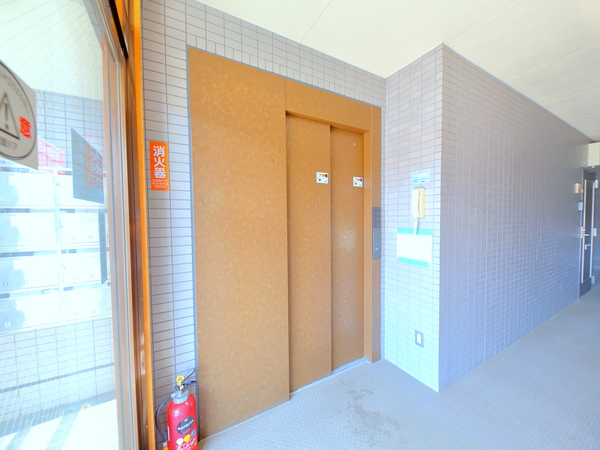 エントランス　エレベーターあり