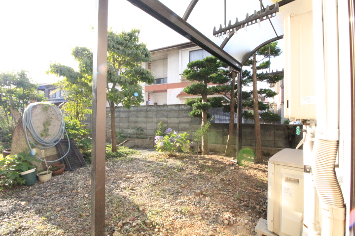 庭　裏はこんな感じになっています☆