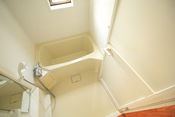 バス・シャワールーム　浴室にも窓ございます☆