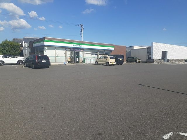 コンビニ　ファミリーマート大村小路口町店（コンビニ）まで290m