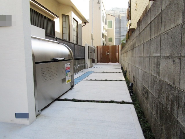 エントランス　エントランスアプローチ。