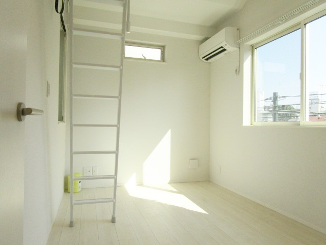 居室・リビング　人気のホワイトフローリングです。