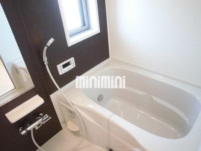 バス・シャワールーム　追炊き付きのお風呂で一日の疲れを癒して下さい。