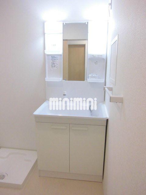 洗面設備　朝には欠かせない洗髪洗面化粧台です。