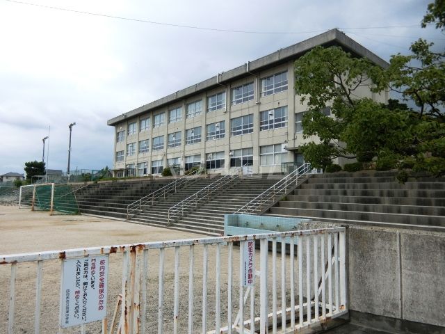 中学校　羽津中学校（中学校）まで852m