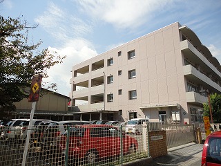 小学校　四日市市立 浜田小学校（小学校）まで956m