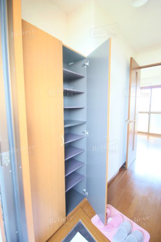 玄関　シューズボックス付きの玄関です☆