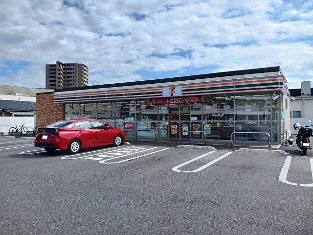 コンビニ　セブンイレブン甲府下飯田店（コンビニ）まで900m