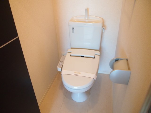 トイレ　別のお部屋の写真です。