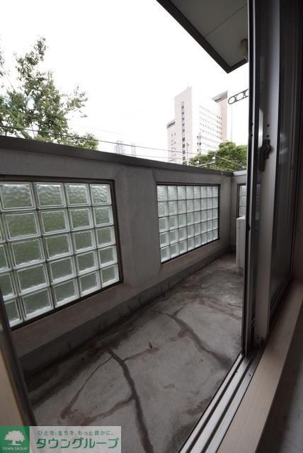 その他設備　奥行きのあるバルコニー