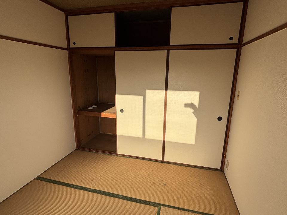 その他部屋・スペース　ベランダ側の和室４．５畳（畳交換します）