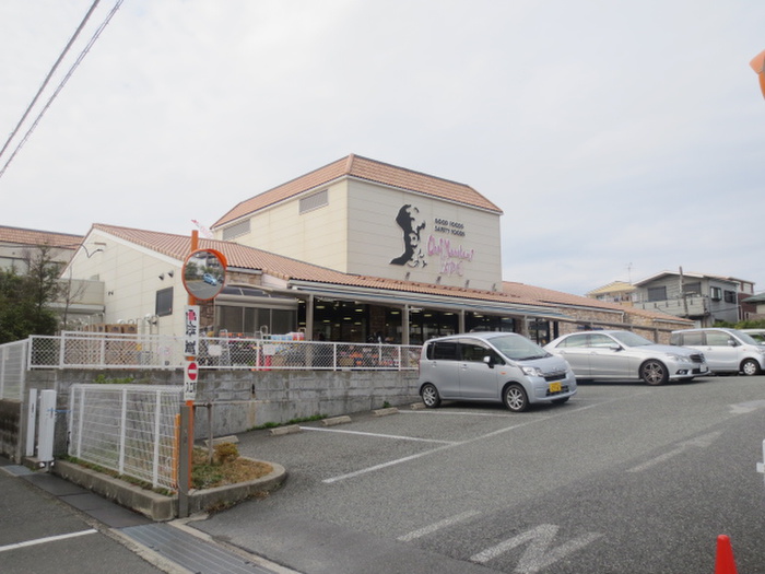 スーパー　シェフカワカミ桜塚店（スーパー）まで588m