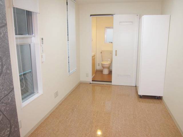 居室・リビング　床暖房完備の洋室