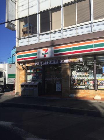 コンビニ　セブンイレブン（コンビニ）まで400m