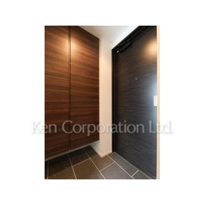 玄関　同タイプ14階のお部屋を撮影。仕様が異なることがあります。