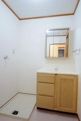 洗面設備　類似室内