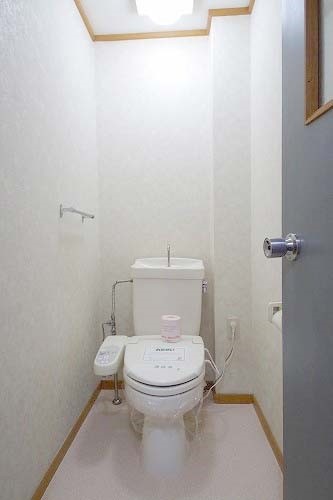 トイレ　類似室内