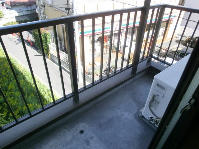 バルコニー　お布団もしっかり干せるバルコニーです（≧▽≦）