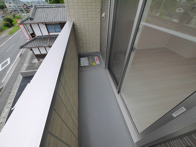 バルコニー　暖かな日差しのふりそそぐバルコニー