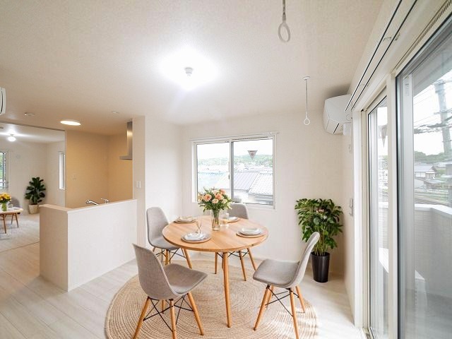 居室・リビング　CGで家具等を配置したもので家具等は含まれません