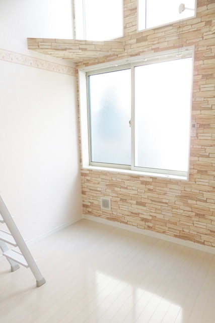 居室・リビング　室内はフローリングで雰囲気のいい内装です！