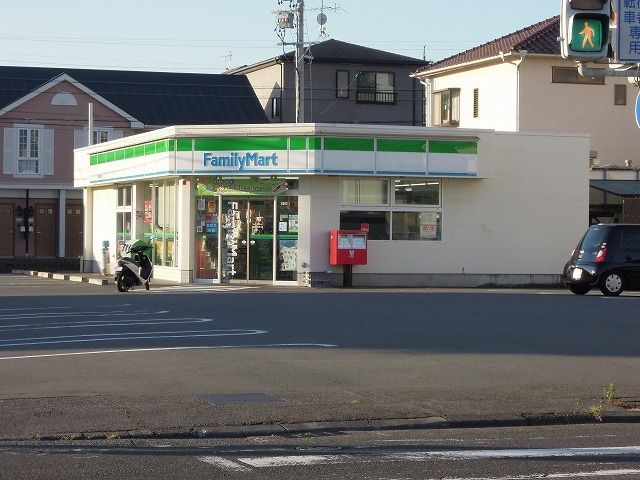 コンビニ　ファミリーマート静岡竜南通り店（コンビニ）まで54m