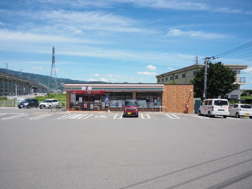 コンビニ　セブンイレブン（コンビニ）まで1000m