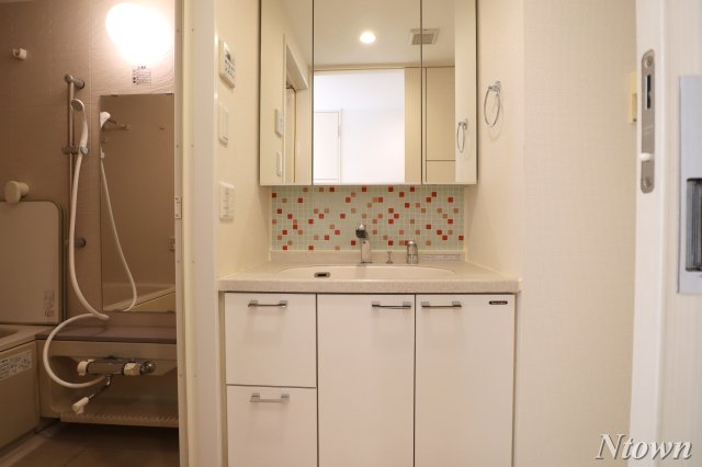 洗面設備　独立洗面台で身支度をすべて済ませてしまいましょう