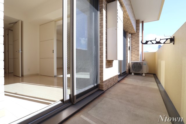 バルコニー　開放的で明るい空間を演出してくれるバルコニーです