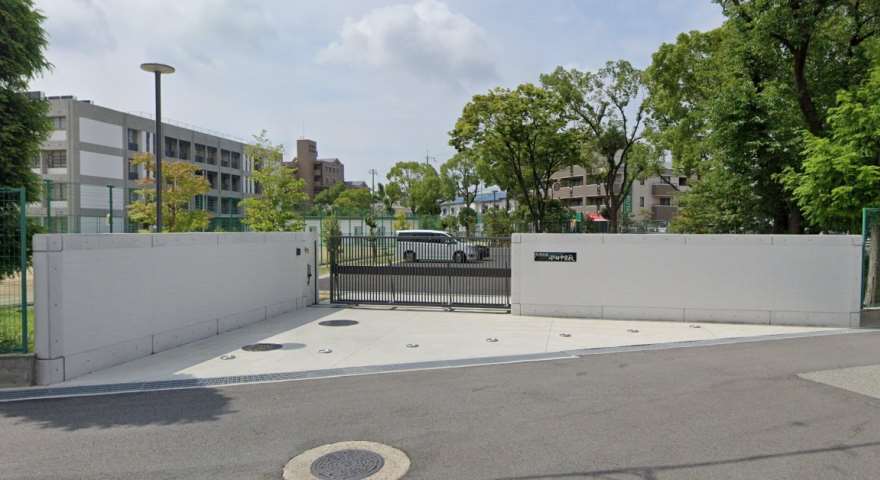 中学校　尼崎市立中学校小田中学校（中学校）まで338m