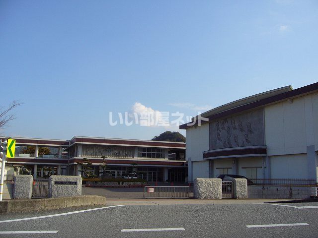 小学校　山口市立大内南小学校（小学校）まで596m