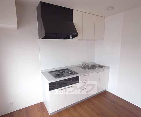 キッチン　３口コンロ