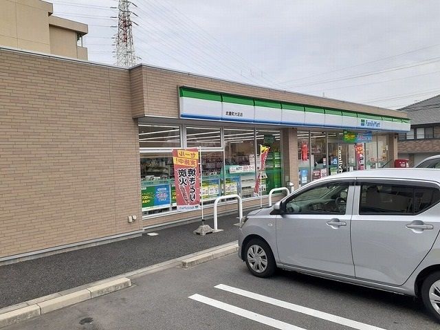 コンビニ　ファミリーマート武豊町大足店（コンビニ）まで450m