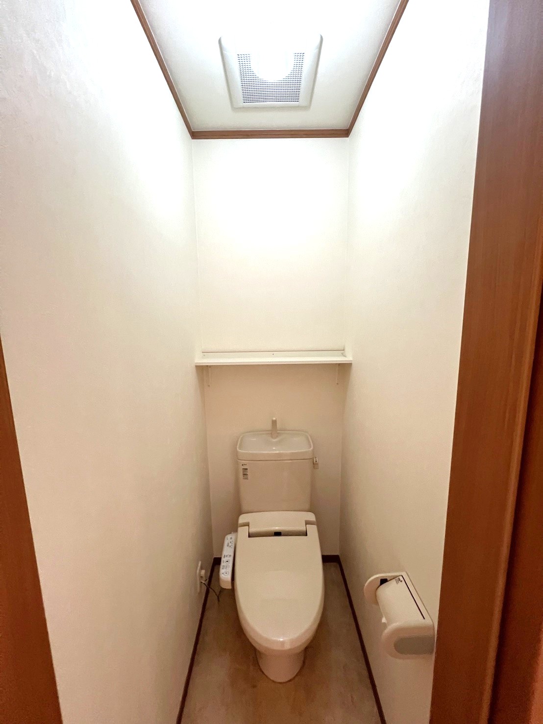 トイレ　アクセントクロス使用