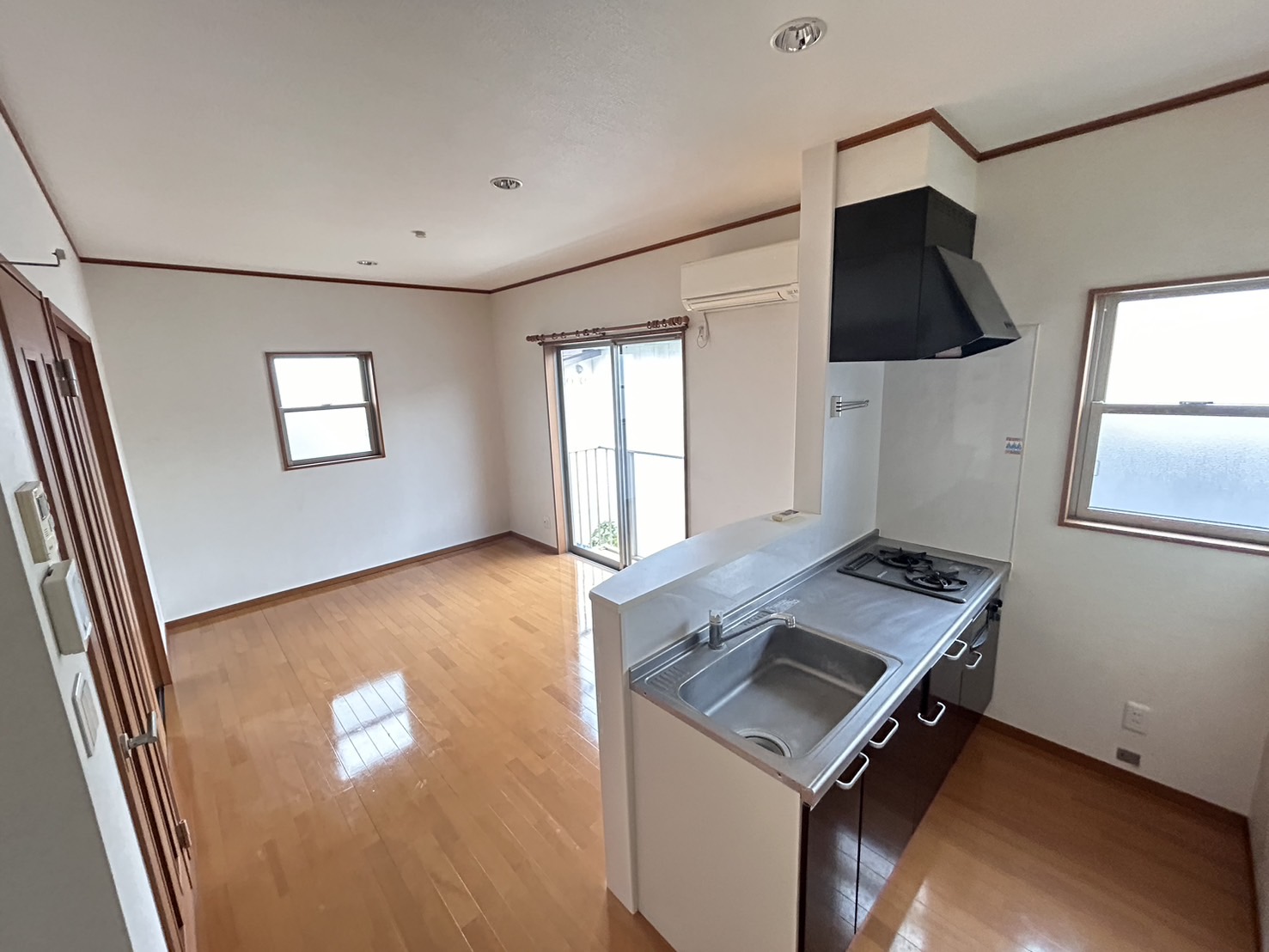 居室・リビング　リビング南面で陽当たり良好☆