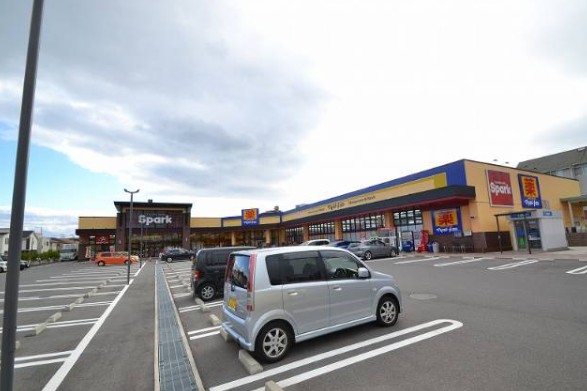 スーパー　スパーク御幸の杜店（スーパー）まで577m