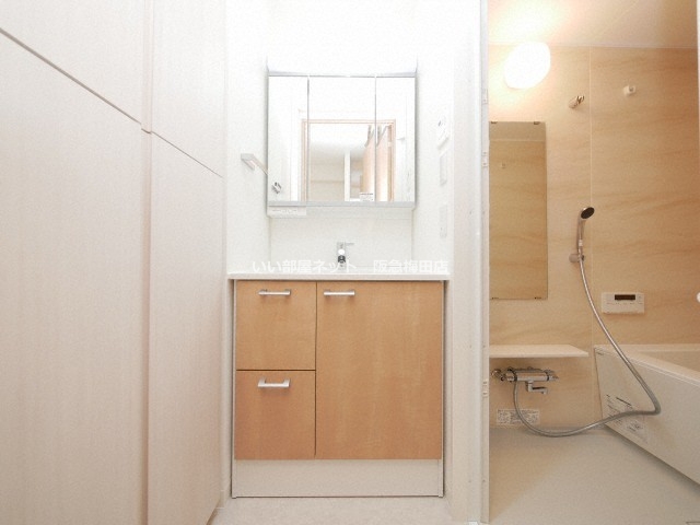 洗面設備　反転タイプとなります。