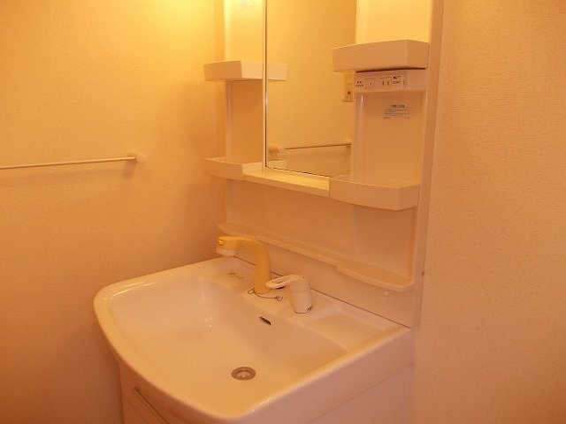 洗面設備　使いやすい洗面所です