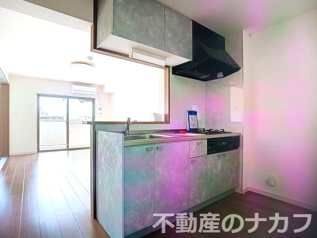 キッチン　※同タイプの部屋写真です