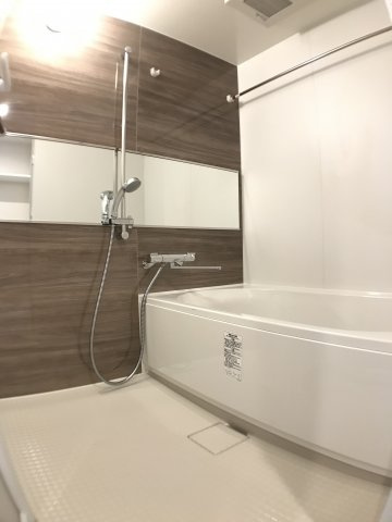 バス・シャワールーム　浴室乾燥・追い炊き機能付きで便利☆