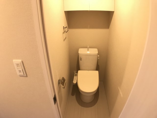 トイレ　温水洗浄便座機能付きのトイレです♪
